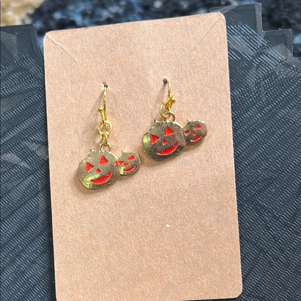 Jack-O-Lantern Pumpkin Gold Tone & Orange Dangle Earrings NWT HANDCRAFTED - Picture 2 of 6